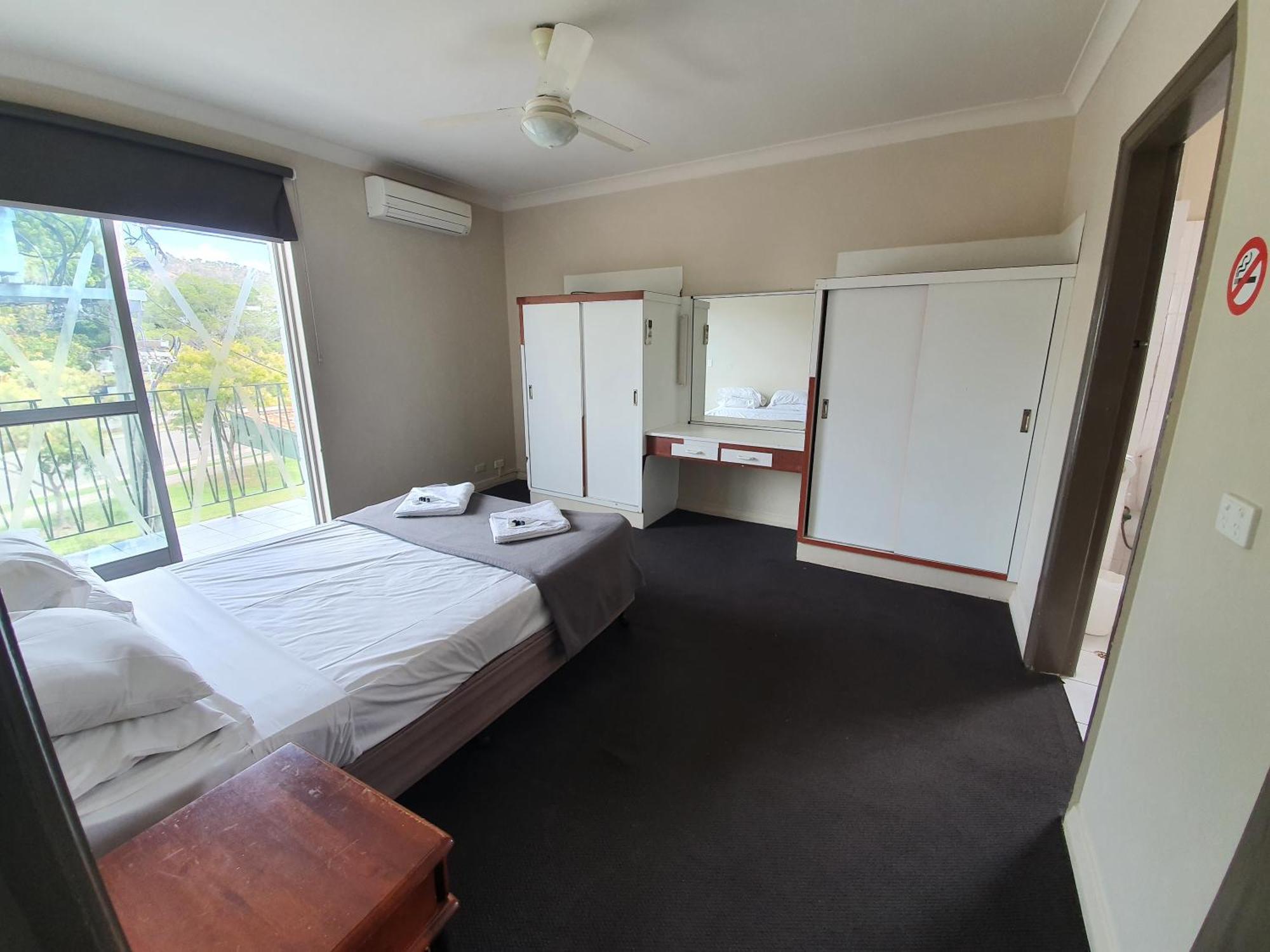 Hotel Allen Townsville Exterior photo